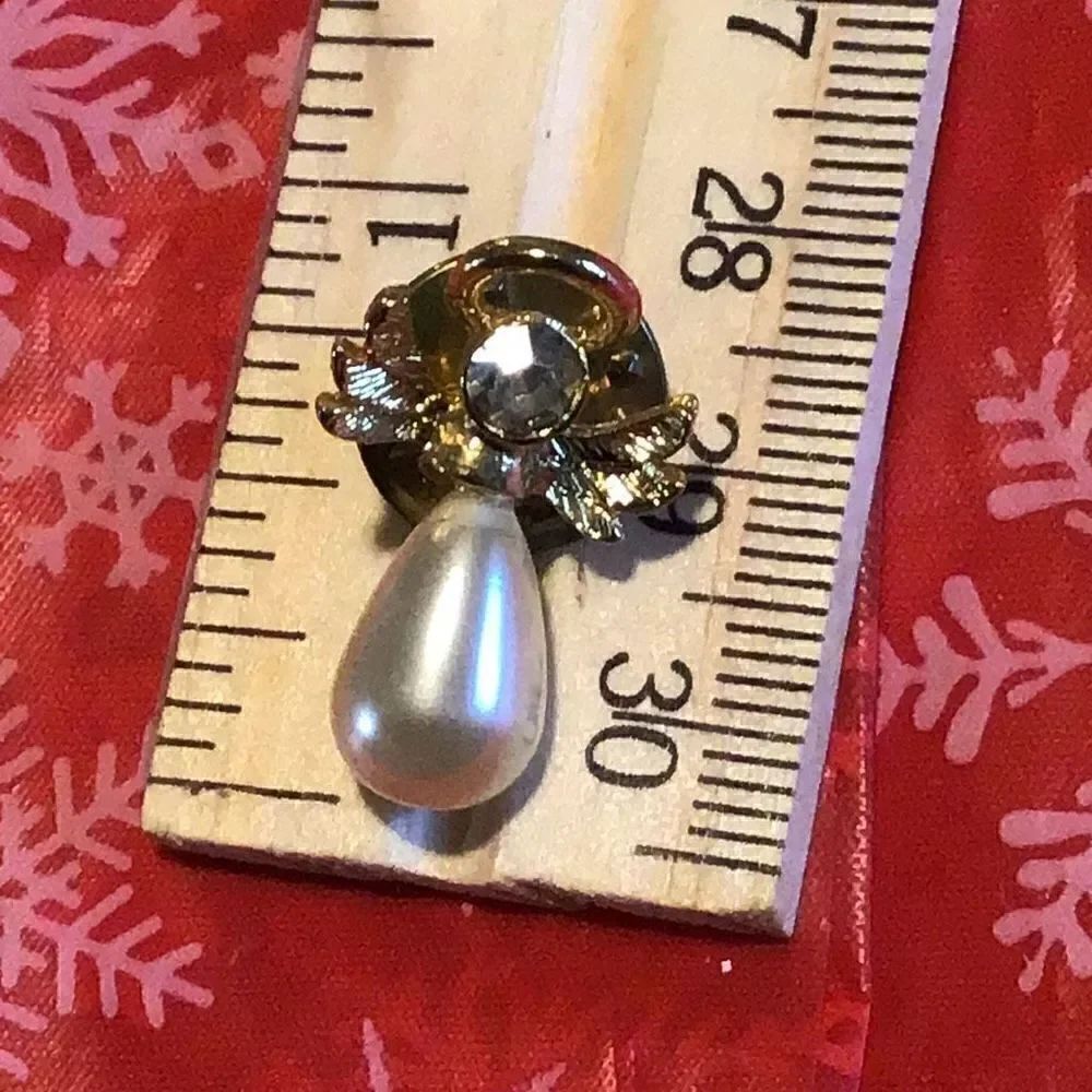 Vintage pearl like angel pin